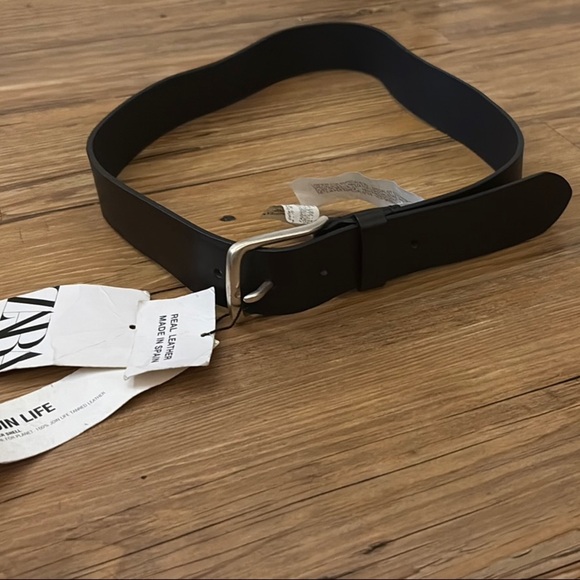 NWT- Zara- Basic Leather Belt with Silver Buckle - Picture 2 of 2